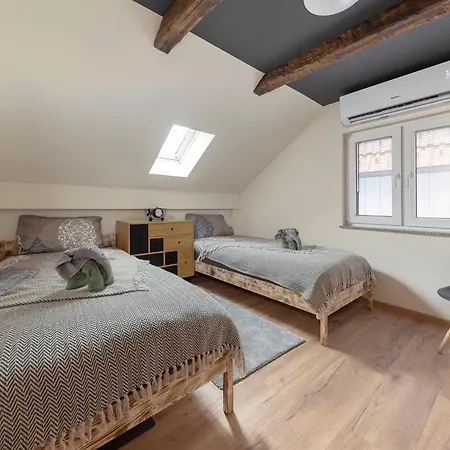 Apartment Deluxe House Maj