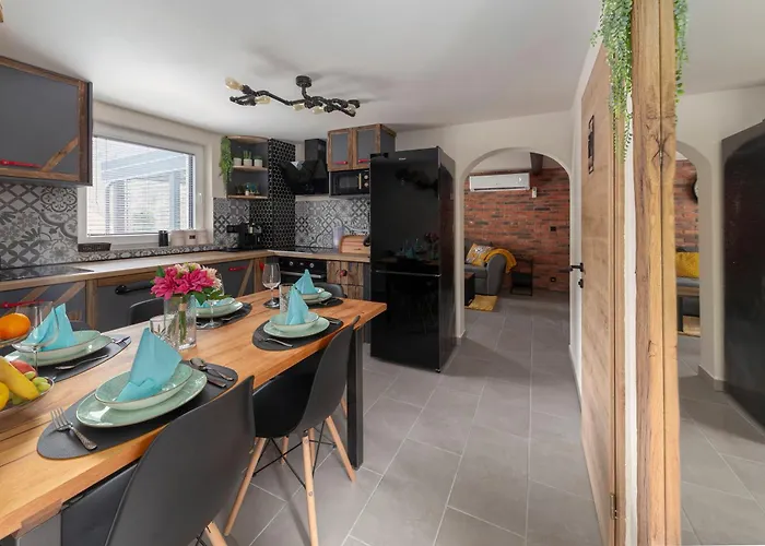 Apartment Deluxe House Maj